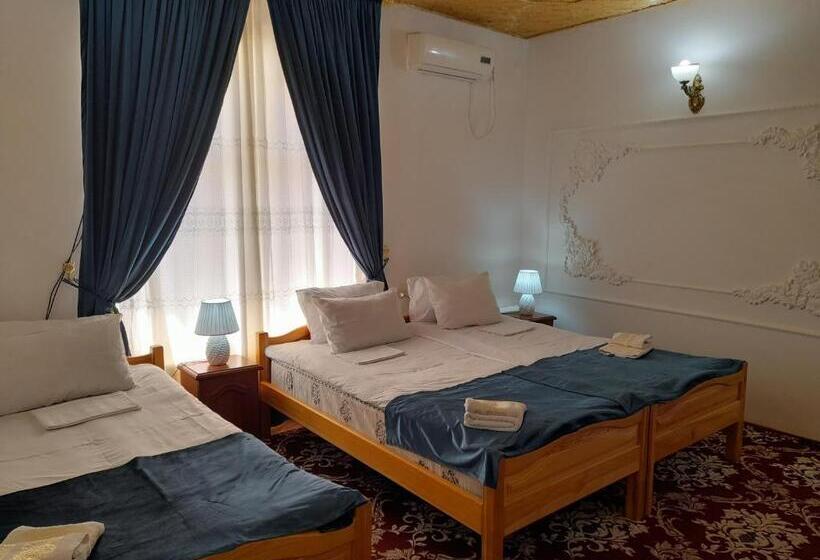 디럭스 트리플 룸, Boutique Hotel Parvina