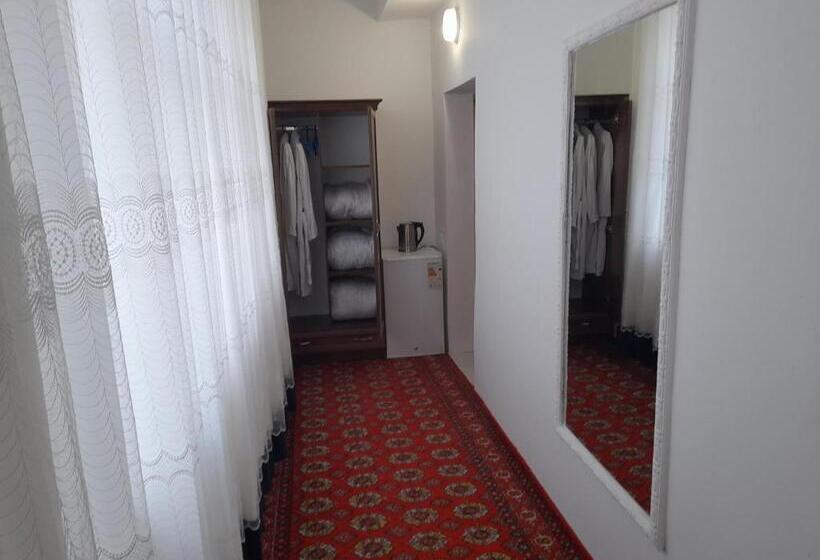 デラックストリプルルーム, Boutique Hotel Parvina