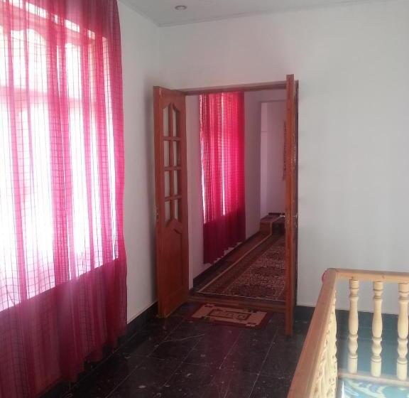 جناح عائلي, Boutique Hotel Parvina