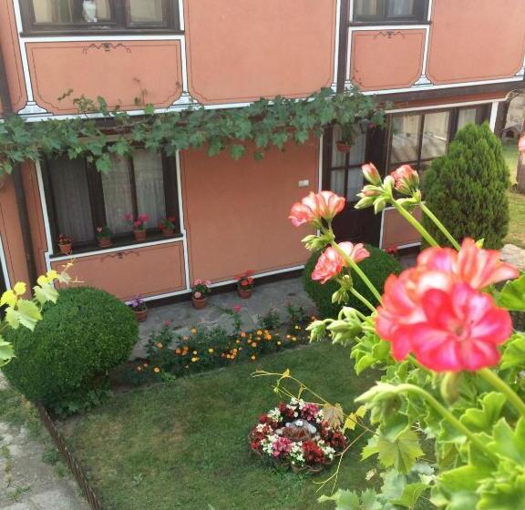 غرفة قياسية ثلاثية, Guest Rooms Dona