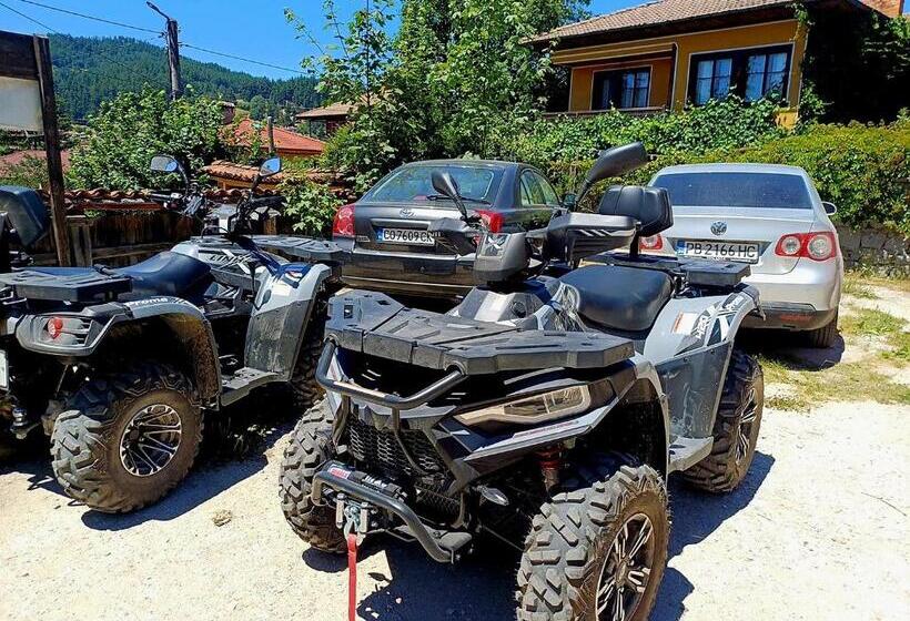 غرفة قياسية ثلاثية, Guest Rooms Dona