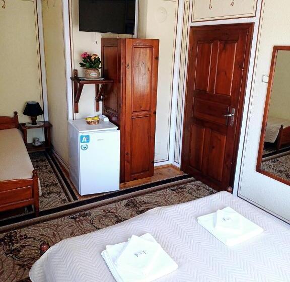 غرفة قياسية ثلاثية, Guest Rooms Dona