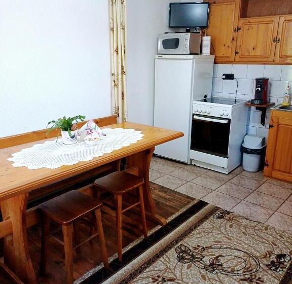 غرفة قياسية ثلاثية, Guest Rooms Dona