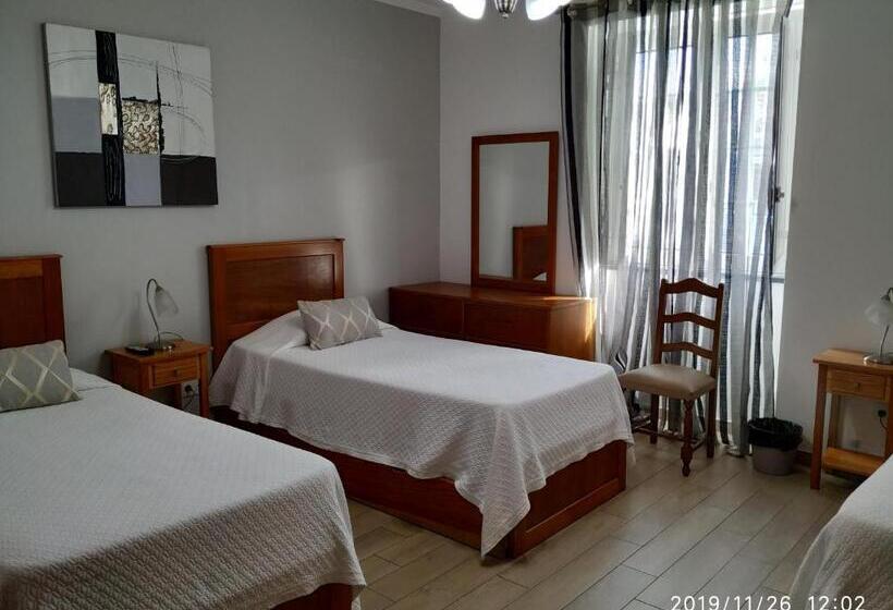 标准三人间, Hospedaria Isaias