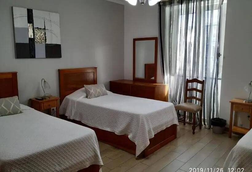 اتاق استاندارد سه نفره, Hospedaria Isaias