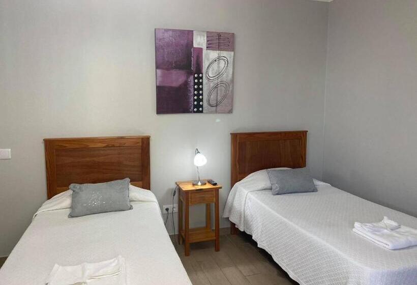 标准三人间, Hospedaria Isaias