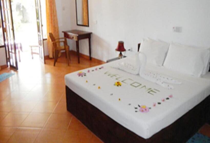 اتاق لوکس, Sun And Sea