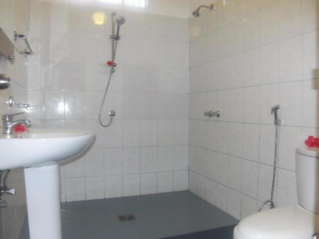 اتاق لوکس, Sun And Sea