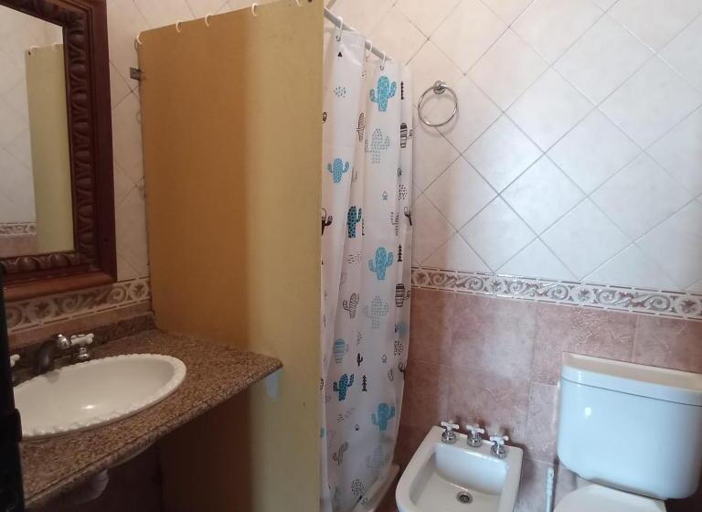 اتاق استاندارد با بالکن, Parla Hostel