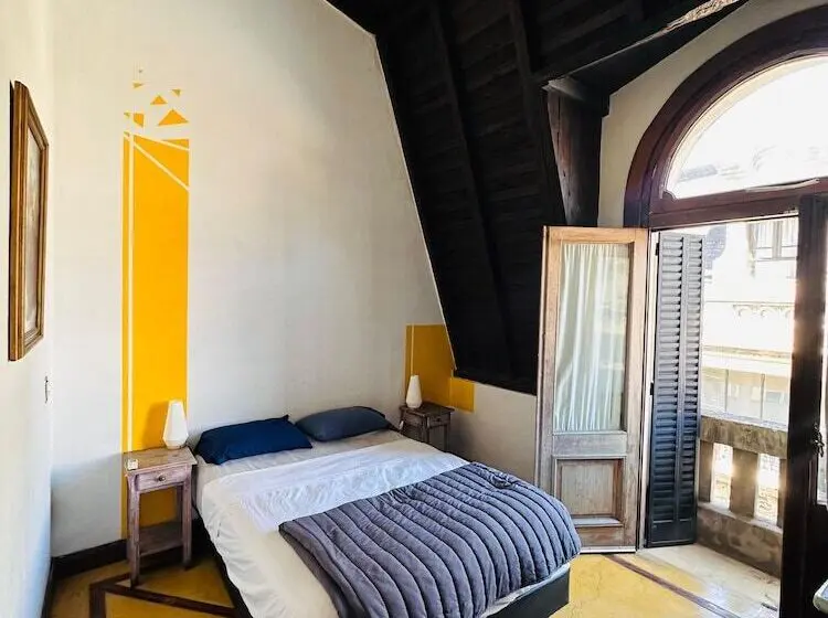 اتاق استاندارد با بالکن, Parla Hostel