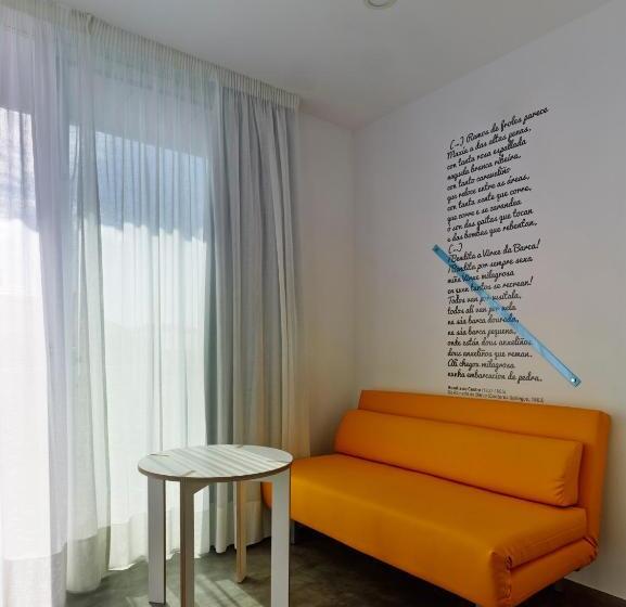 标准间, Bela Muxía