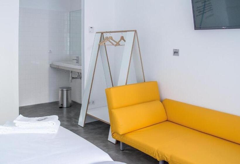 标准间, Bela Muxía