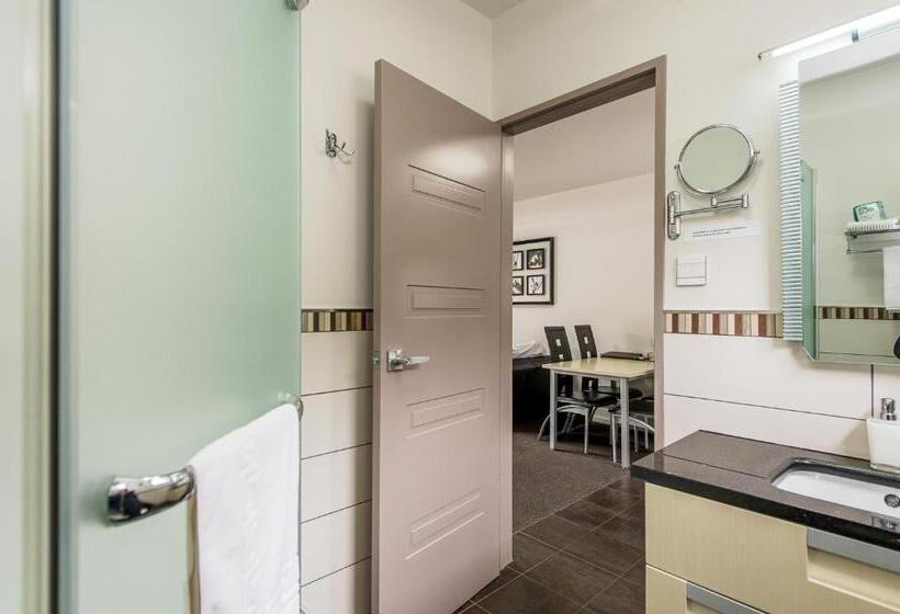 סוויטת 2 חדרי שינה, 151 On London Motel & Conference Centre