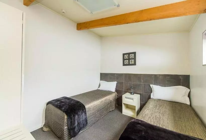 سوئیت 2 خوابه, 151 On London Motel & Conference Centre