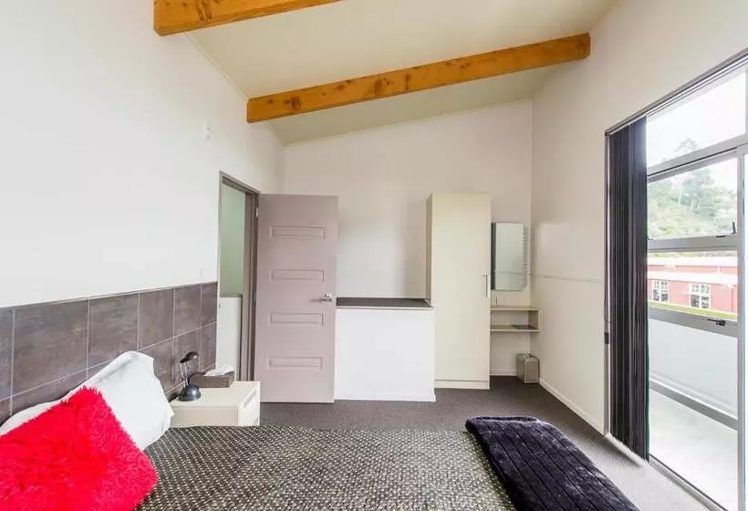 سوئیت 2 خوابه, 151 On London Motel & Conference Centre