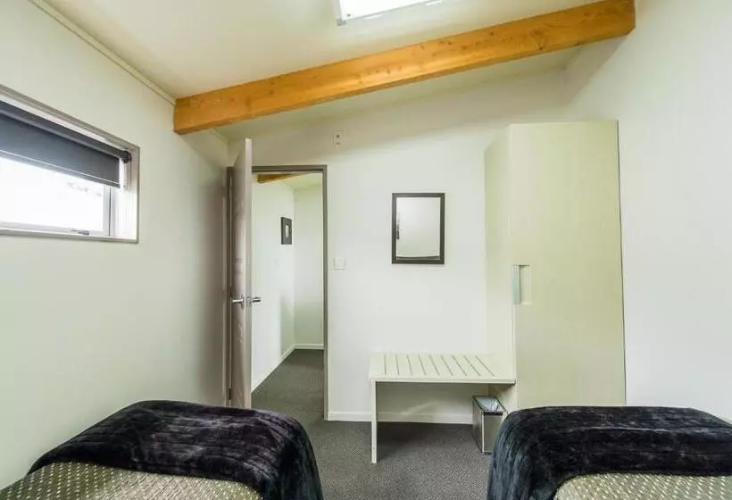 سوئیت 2 خوابه, 151 On London Motel & Conference Centre