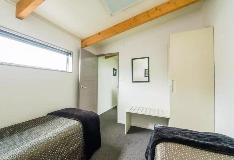 سوئیت 2 خوابه, 151 On London Motel & Conference Centre