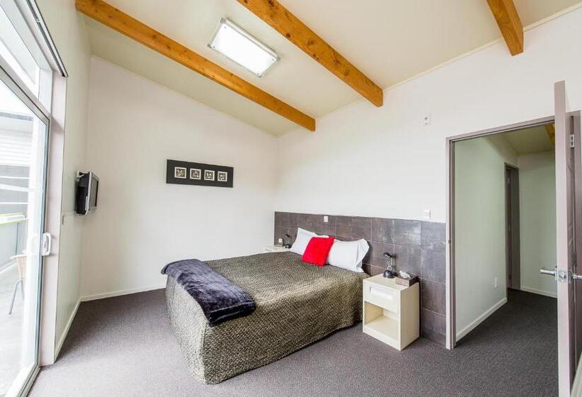 סוויטת 2 חדרי שינה, 151 On London Motel & Conference Centre