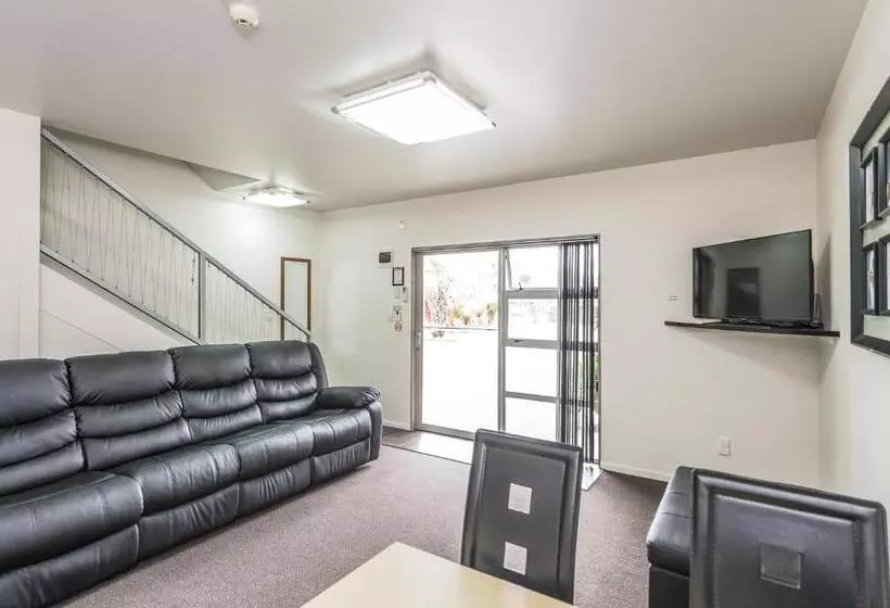 سوئیت 2 خوابه, 151 On London Motel & Conference Centre
