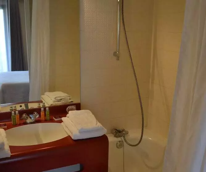 スタンダードトリプルルーム, Logis Hotel Noemys Gradignan