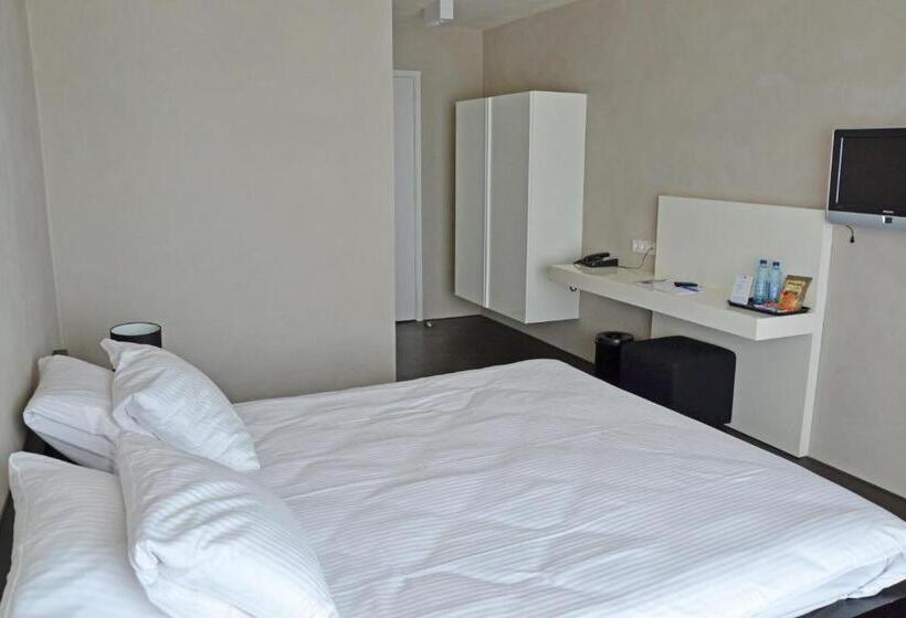 Comfort room with balcony, Fletcher Hotel   Restaurant Elzenduin