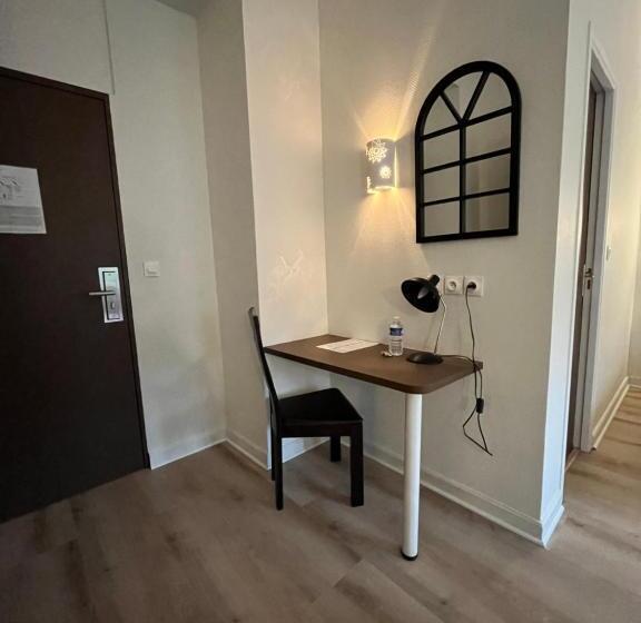 غرفة عائلية, Agena