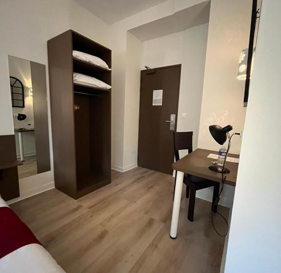 غرفة عائلية, Agena