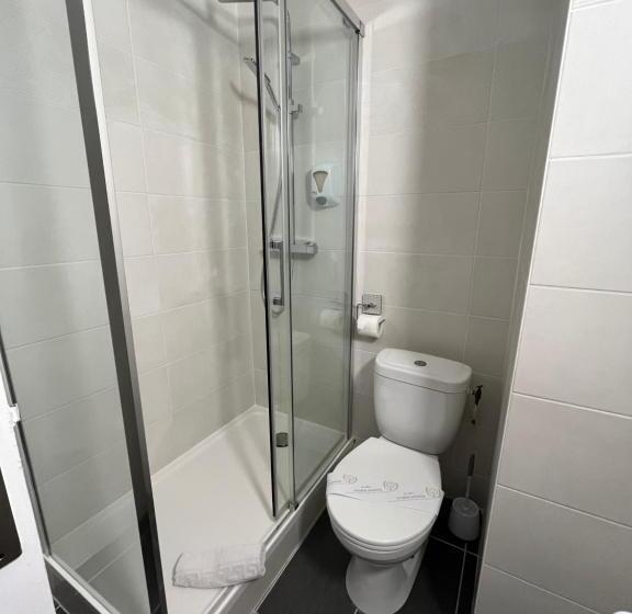 غرفة عائلية, Agena