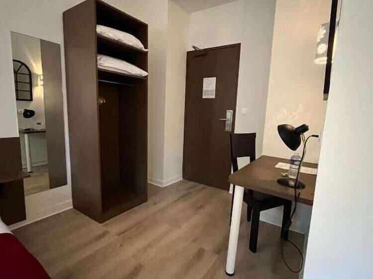 غرفة عائلية, Agena