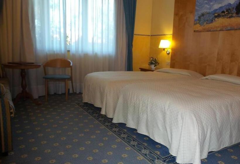 غرفة قياسية ثلاثية, Al Ponte