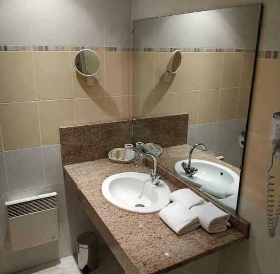 חדר סטנדרט לשלושה, Hôtel Calisola