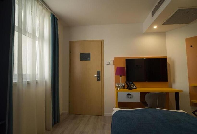 标准单人间, Civitas