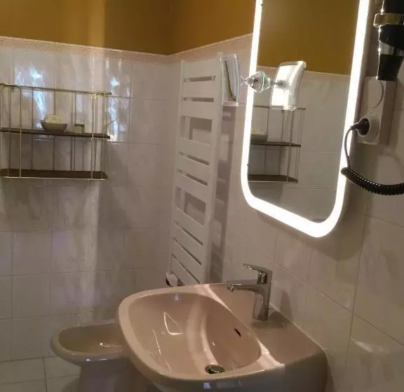 コンフォートルーム, Contact Hôtels Le Savigny & Spa