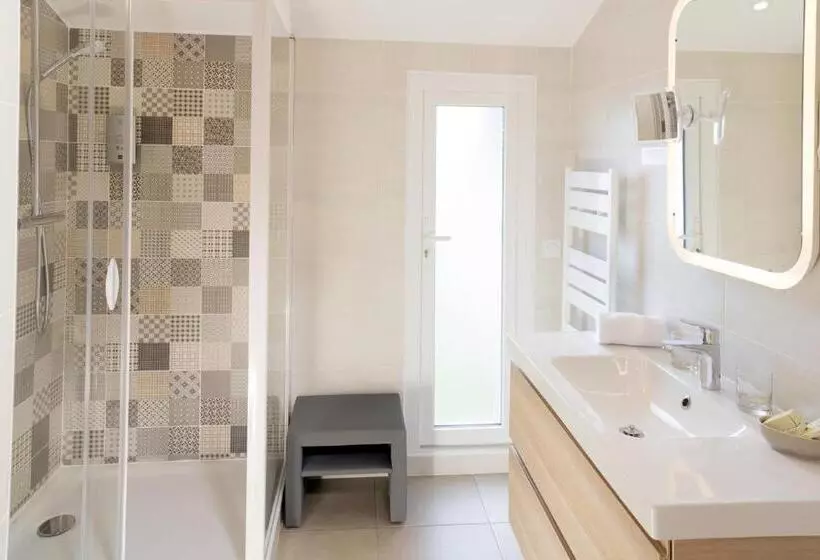 スーペリアールーム, Contact Hôtels Le Savigny & Spa