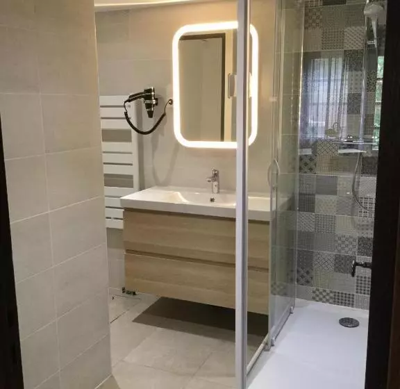 ジュニアスイート, Contact Hôtels Le Savigny & Spa