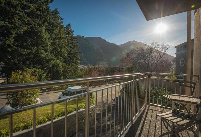 豪华房间, Coronation Lodge