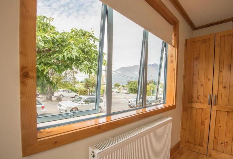 豪华房间, Coronation Lodge