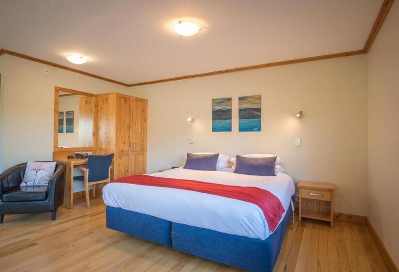 豪华工作室, Coronation Lodge