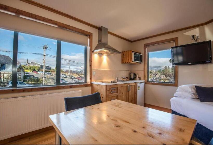 豪华工作室, Coronation Lodge