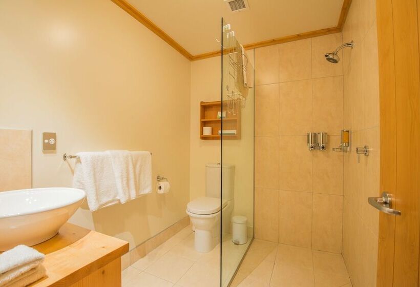 豪华工作室, Coronation Lodge