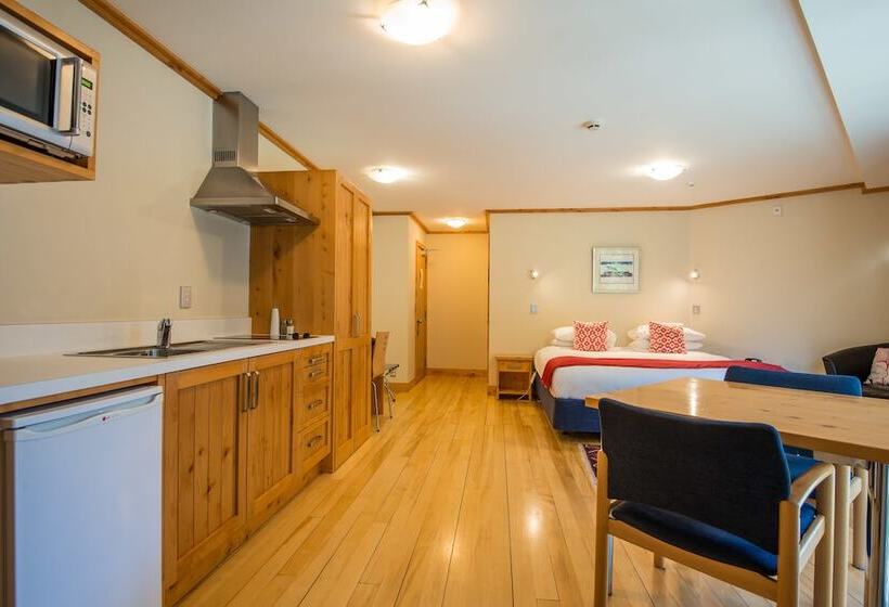 豪华工作室, Coronation Lodge