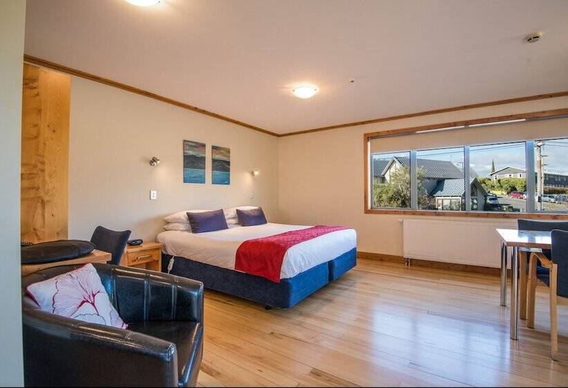 豪华工作室, Coronation Lodge