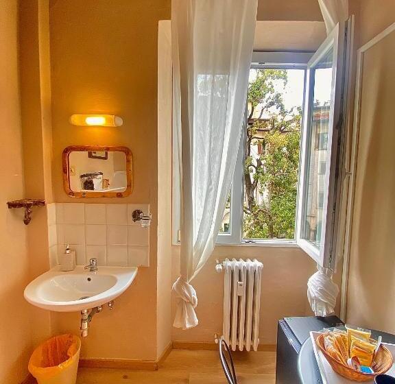 اتاق استاندارد با سرویس بهداشتی مشترک, Dali