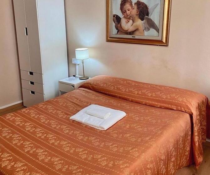 اتاق استاندارد با سرویس بهداشتی مشترک, Dali