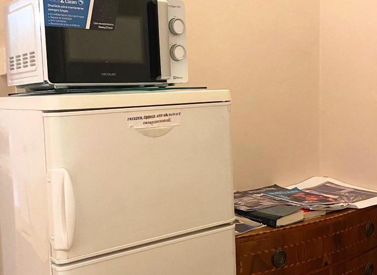 اتاق استاندارد سه نفره, Dali