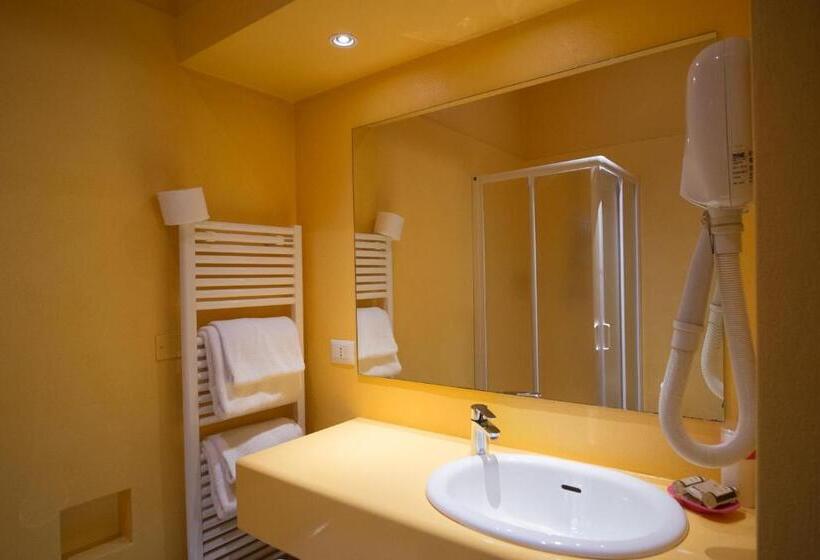 اتاق استاندارد سه نفره, Diana & Depandance