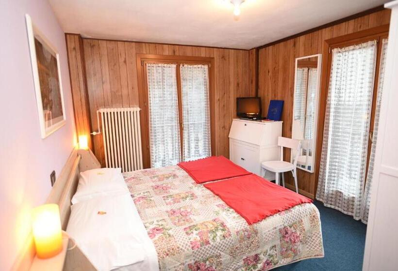 Pokój Standard Trzyosobowy, Genzianella