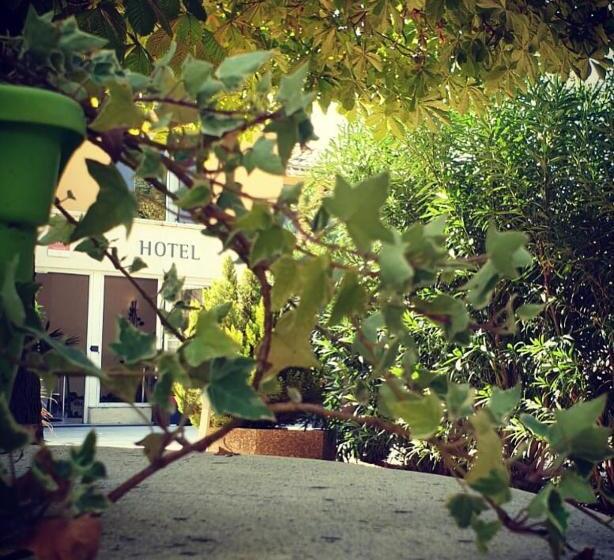 带露台的高档房间, Hôtel Spa Les Alpes