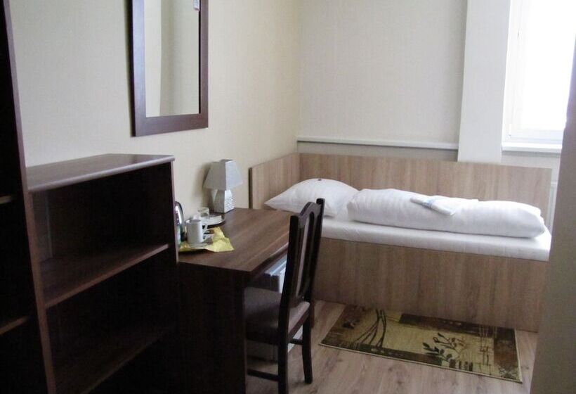 חדר סטנדרט יחיד, Hubert Nove Zamky