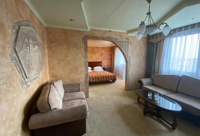 سوییت سوپریور, Intourist Zakarpattia